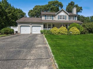 7 Cedarhurst Ave, Selden, NY 11784
