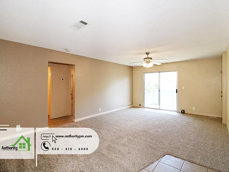1553 Bramble Pl #4 — Photo 10