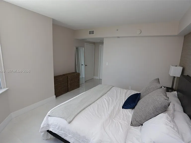 325 Biscayne Blvd #1822 — Photo 16
