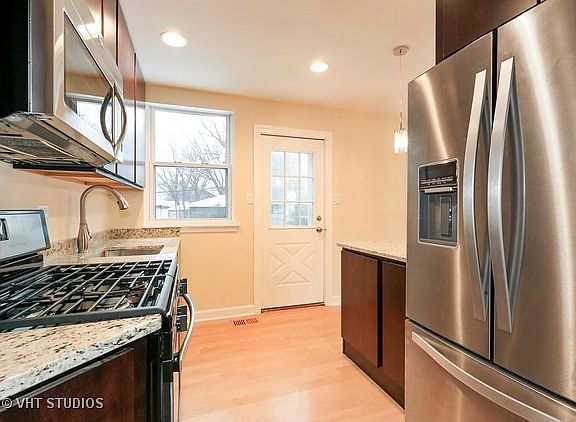 5th image of 9825 W Grand Ave