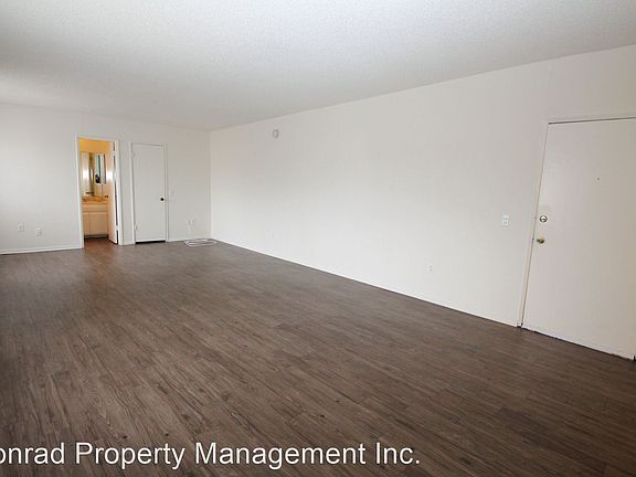 4th image of 7457 Woodman Ave APT 30