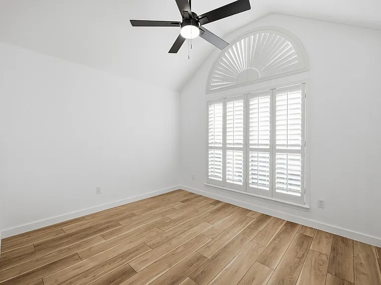 2216 Paige Ct — Photo 38