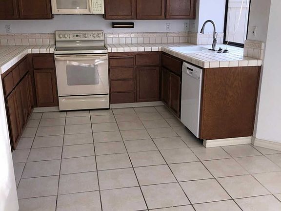 2nd image of 3319 Lake Albano Cir