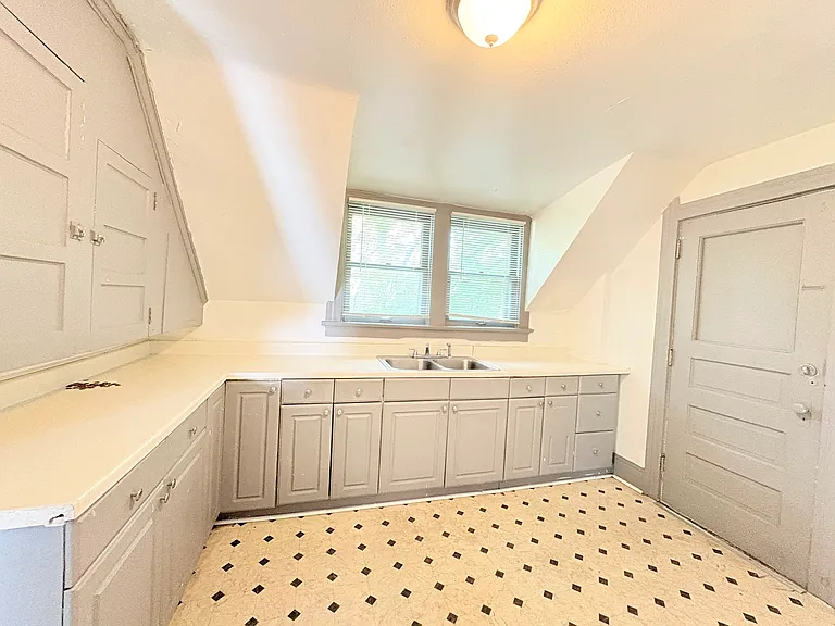4032 Vermaas Ave #2 — Photo 8
