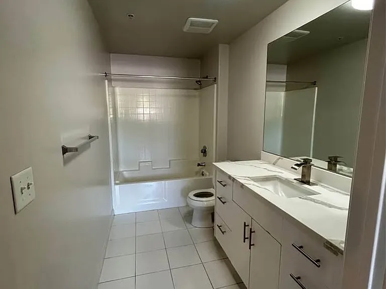 Sherman Oaks Place — Photo 5