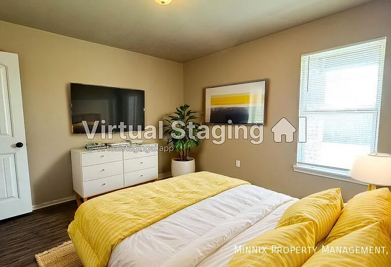 2413 N Avenue O — Photo 3