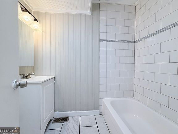 5th image of 57 Cade St
