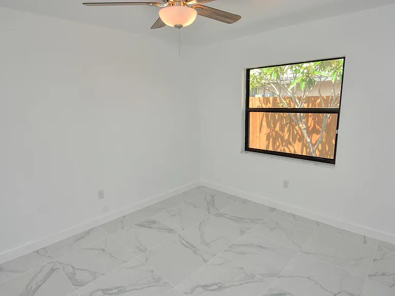 943 SE Browning Ave — Photo 28