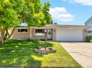 4840 Iowa Dr, Warren, MI 48092