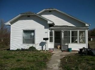 112 E Springfield St, Aurora, MO 65605