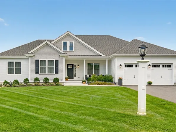 10 Shagbark Cir, Mattapoisett, MA 02739