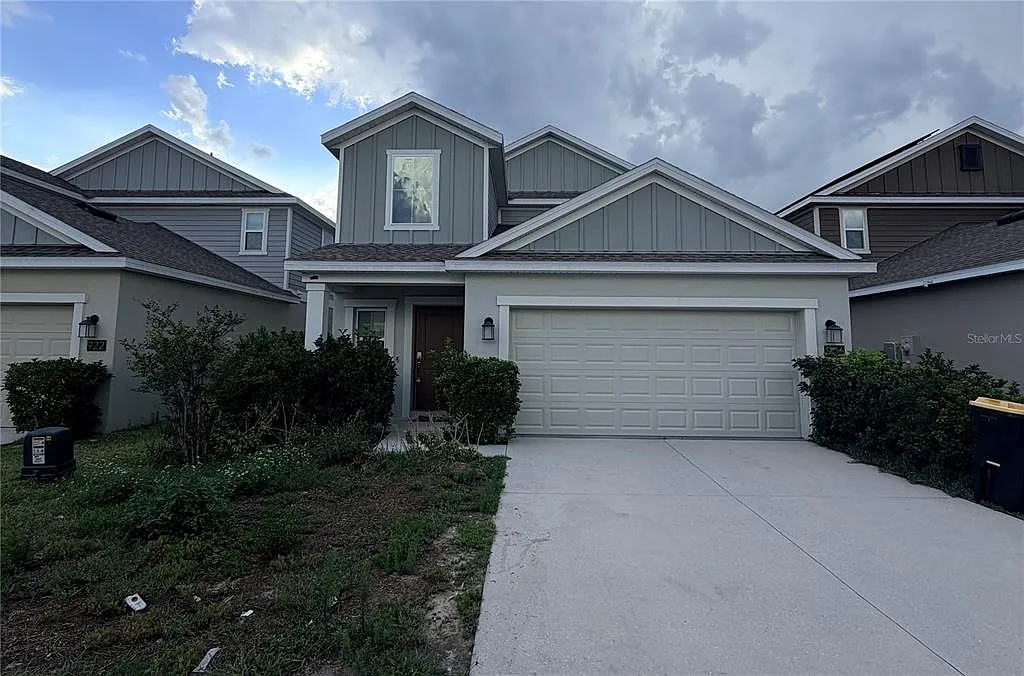 5 bed, 2.5 bath, 2430 sqft, $2,475 — Photo 1
