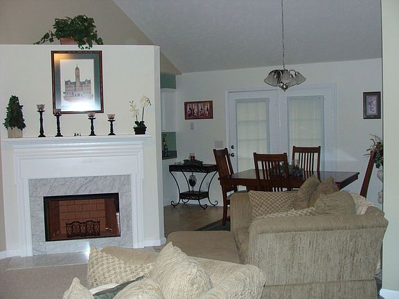 Living room/dining room
