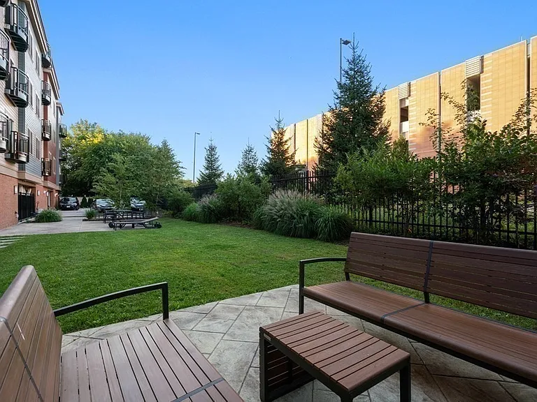 320 Maverick St #303 — Photo 14