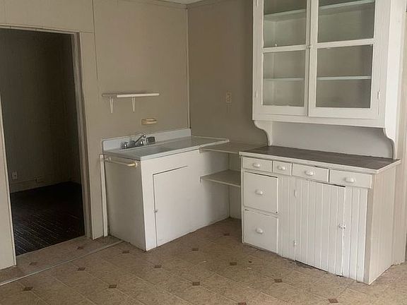 3rd image of 6015 Lansing Ave #2