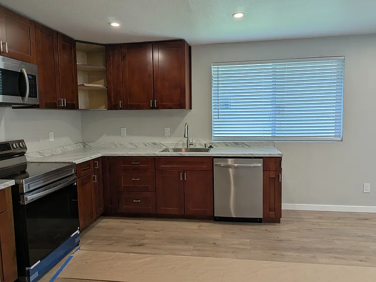 19118 Meekland Ave #B — Photo 10