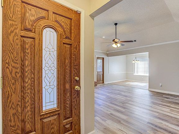 5th image of 7625 Valley Glen Dr