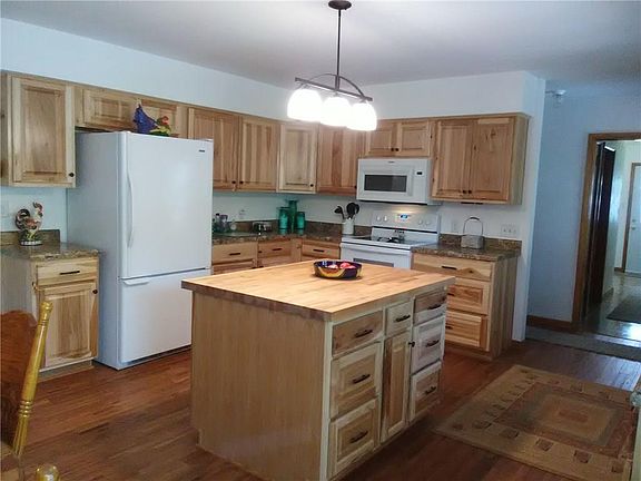 4th image of 1815 Woodlawn Dr