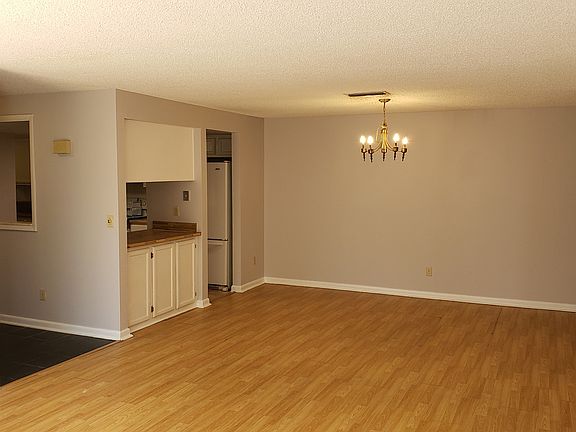 2nd image of 622 Main Trl #12