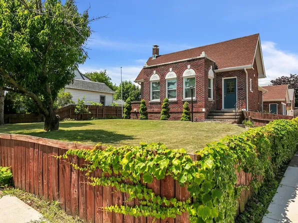 5902 37th AVENUE, Kenosha, WI 53144