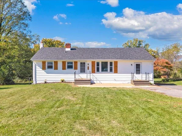 954 Lyle St, Bedford, VA 24523