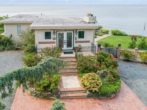 8 Juliet Lane, Northport, NY 11768