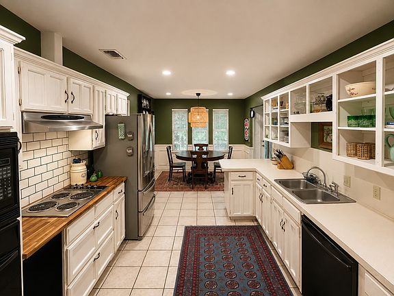 5th image of 2858 Cresthaven Dr