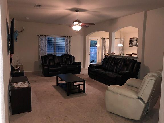 3rd image of 3121 Royal Crest Dr