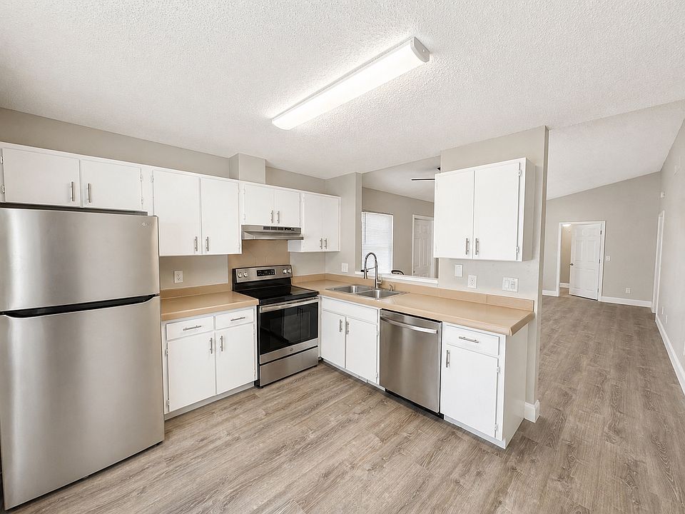 1st image of 3133 Huron Ave APT A
