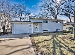 3 Timber Trl, Streamwood, IL 60107