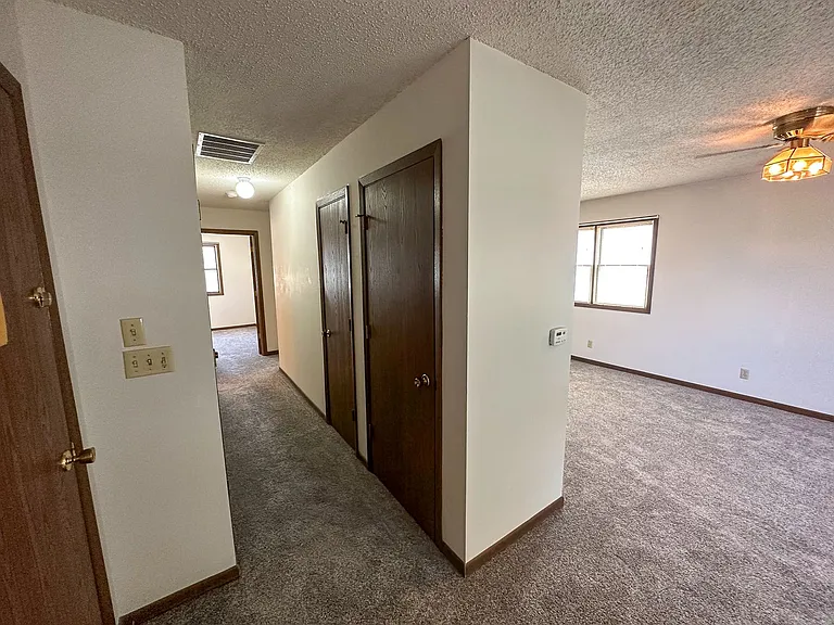 212 S Walnut Ave — Photo 5