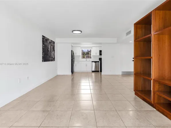 7304 SW 82nd St APT A107, Miami, FL 33143