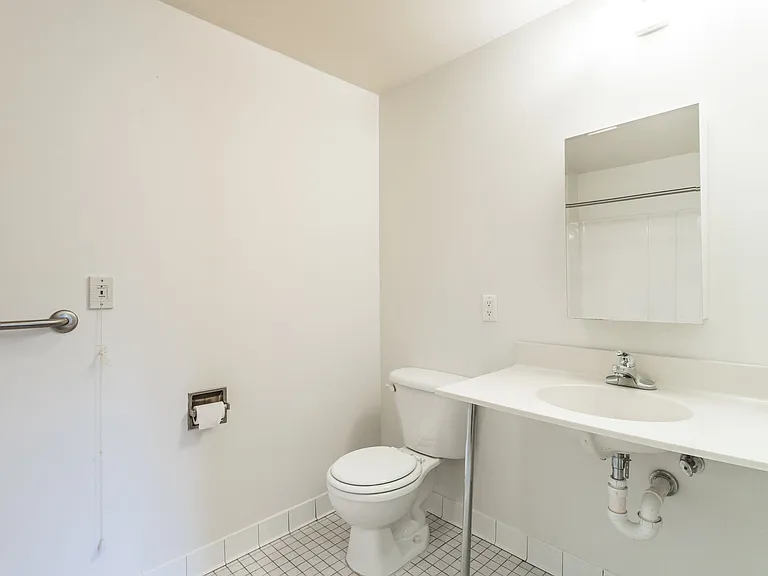 Medford Landing Apartments — Photo 13