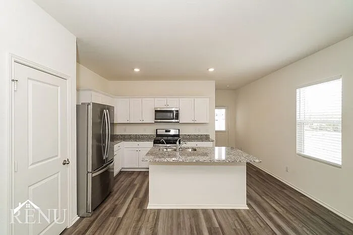 3 bed, 2.0 bath, 1401 sqft, $1,735 — Photo 4