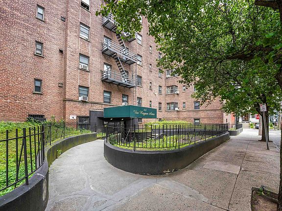 4th image of 165 Vroom St APT 1D