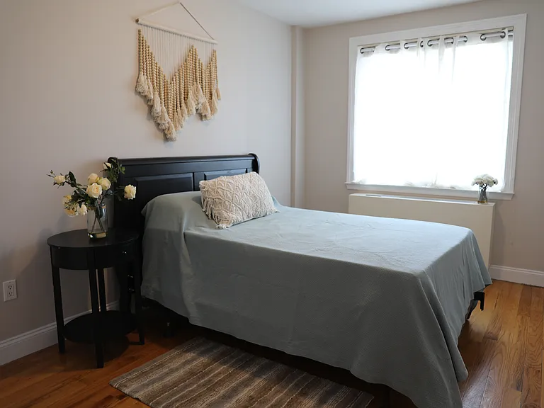 20-12 31st St #2F — Photo 4