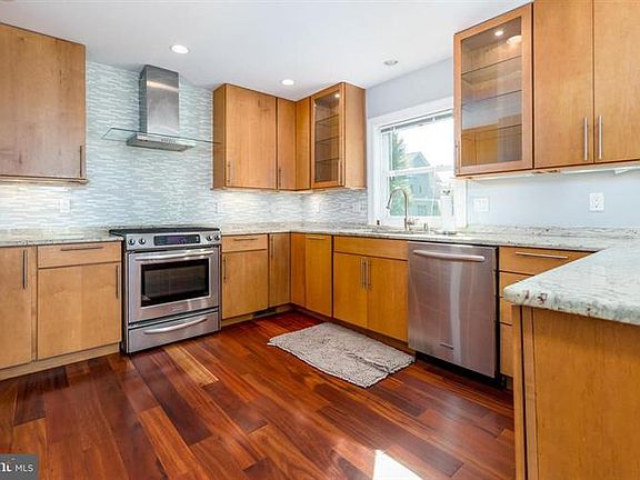 4th image of 4308 Knowles Ave