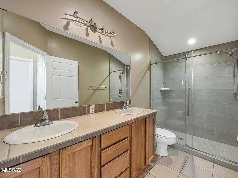 1231 E Linden St — Photo 11