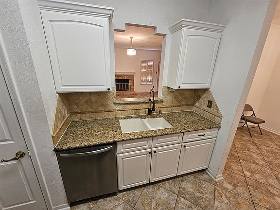 4th image of 9800 Pagewood Ln APT 2404