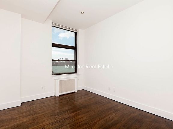 4th image of 304 E 20th St Ph B