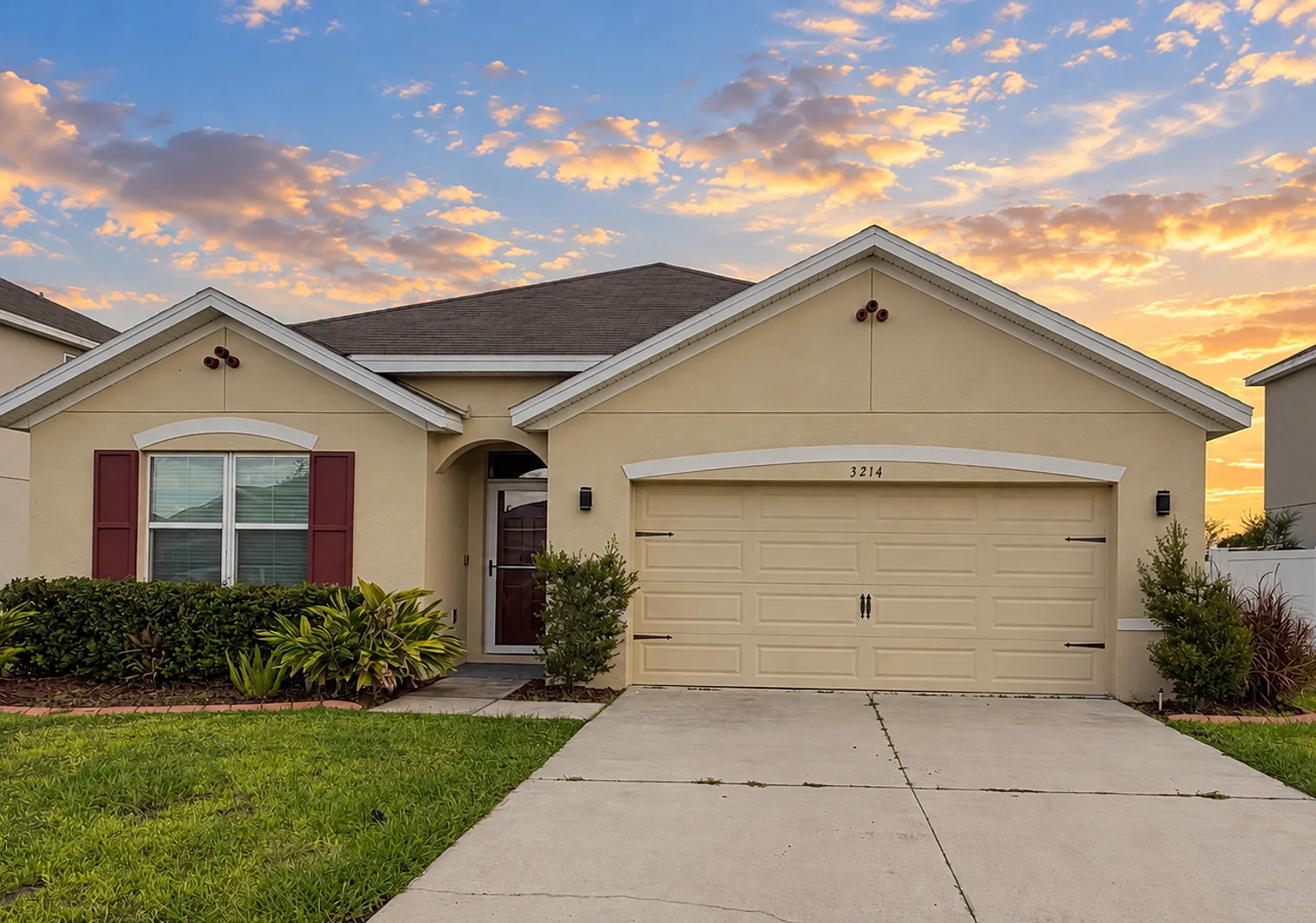 Beautiful 4 bed/2bath home in Plant City! — Photo 1