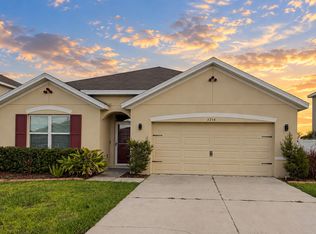3214 Golden Dewdrop Ln, Plant City, FL 33566