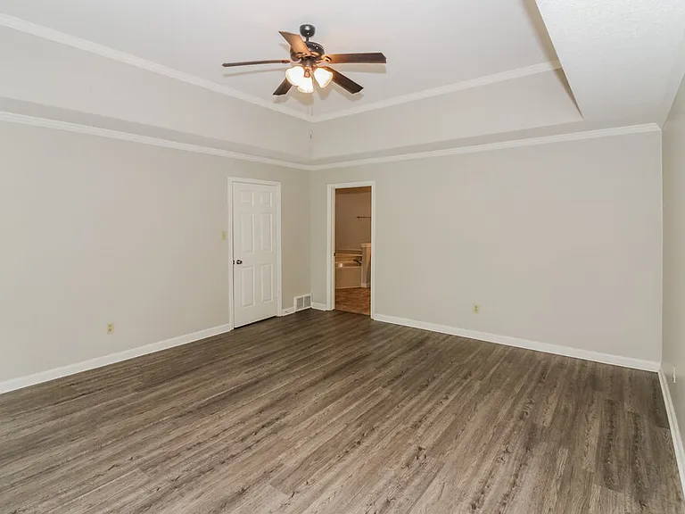 405 Locust Grove Dr — Photo 10
