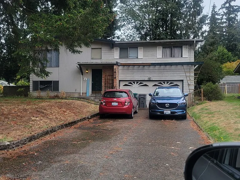 1910 Dogwood Dr SE — Photo 1