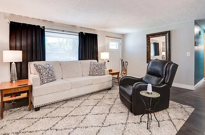3 bed, 1425 sqft, $1,500 — Photo 1
