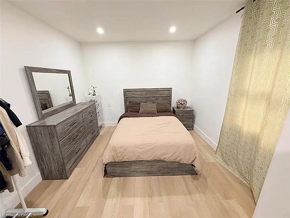 5th image of 190 Helena Ave