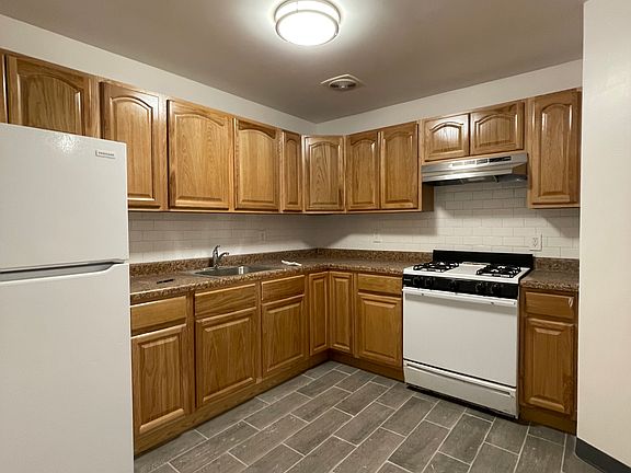 4th image of 423 Zerega Ave #2A