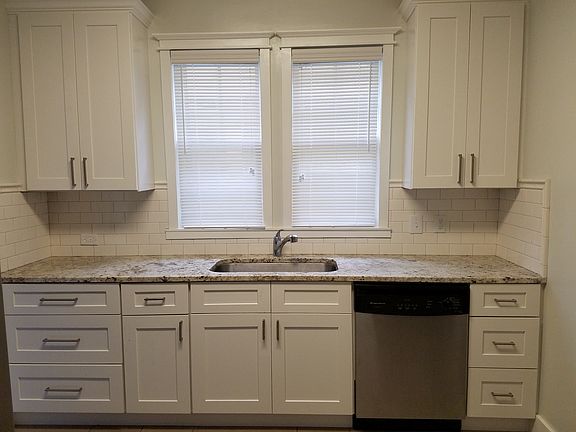 3rd image of 363 Millaudon St