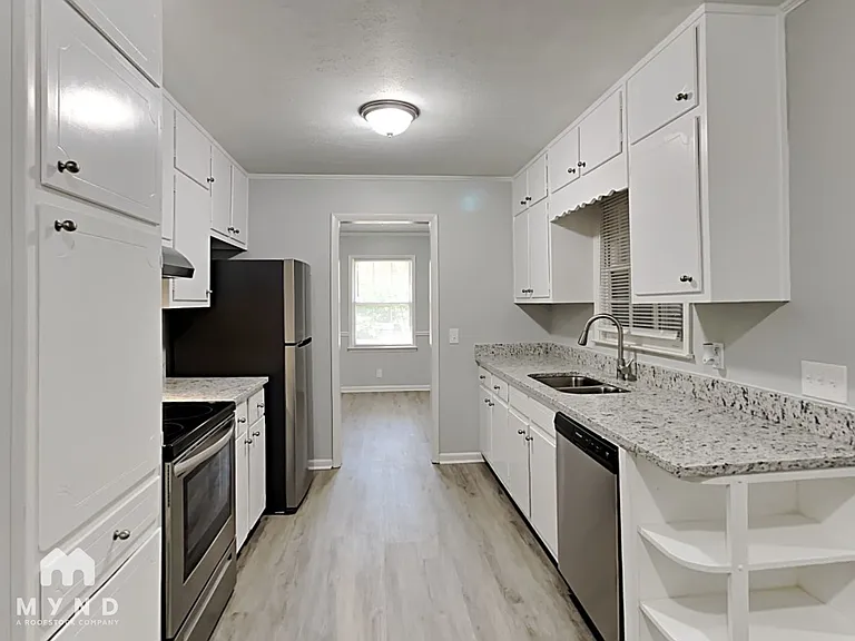 1290 Maple St SE — Photo 3