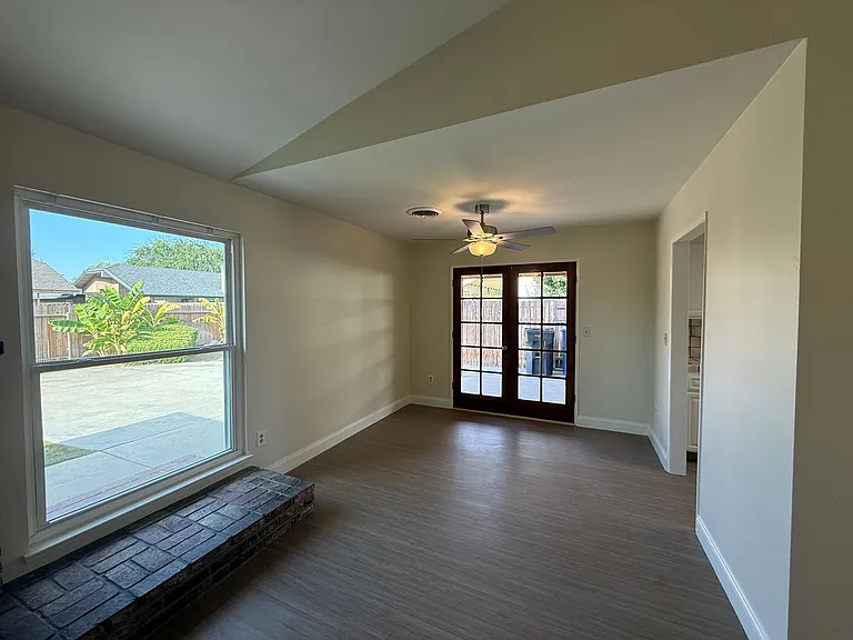 5801 Baywood St — Photo 5
